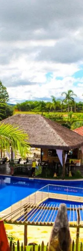 Parque Do Avestruz Eco Resort，位于埃斯梅拉达斯的酒店