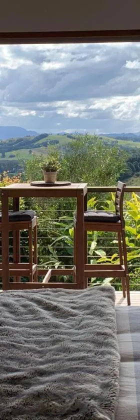Callemondah Studio with stunning views, in Bangalow and Byron Hinterland，位于班加洛的酒店