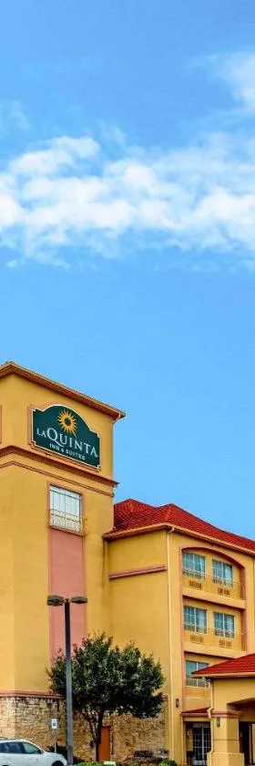 DFW机场西贝德福德拉金塔旅馆&套房酒店，位于贝德福德的酒店