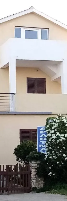 Apartments Božito，位于宁的酒店