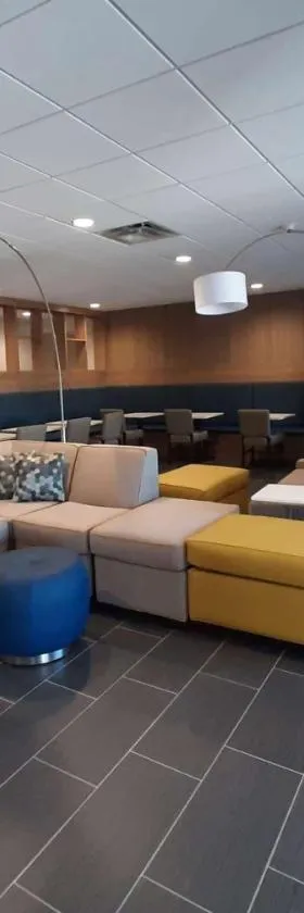 Microtel Inn & Suites by Wyndham Loveland，位于拉夫兰的酒店