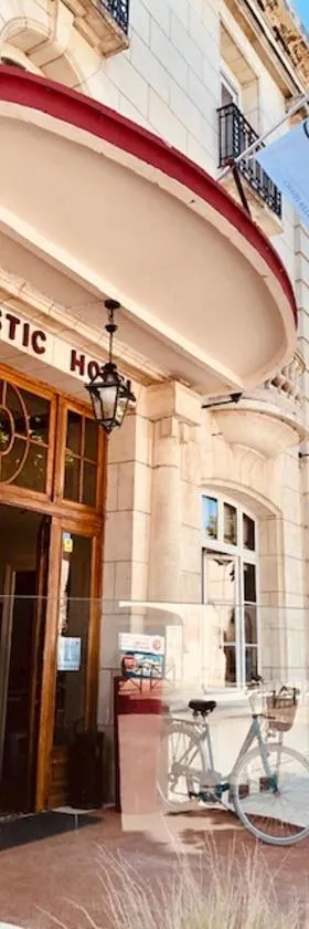 LOGIS Hotel Majestic Chatelaillon Plage - La Rochelle，位于沙特拉永普拉日的酒店