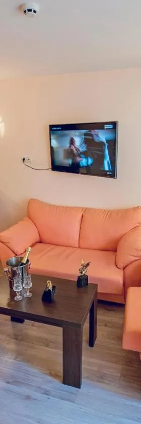 格兰伊万家庭酒店，位于瓦尔纳的酒店