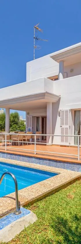 Villa Es Ratolí，位于Cala D'or的酒店