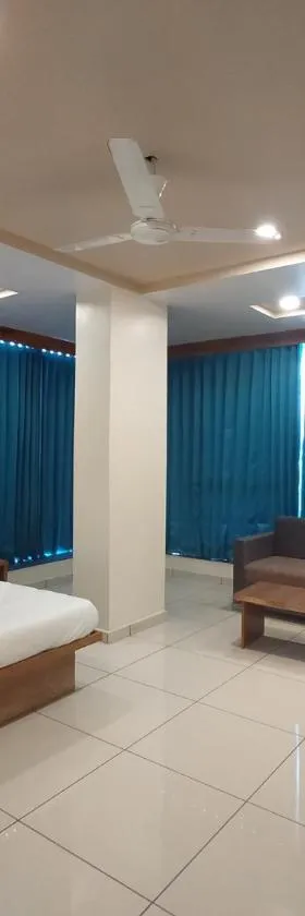 Hotel Neelkamal，位于阿南德的酒店