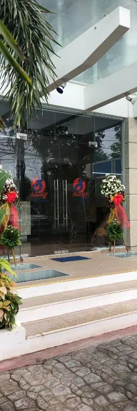 Seacliff Suites Hotel and Resort，位于Pinamalayan的酒店