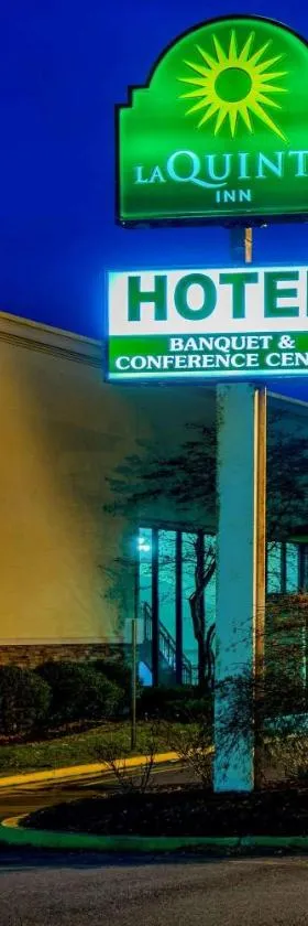 La Quinta Inn by Wyndham West Long Branch NJ Shore Area，位于西朗布兰奇的酒店