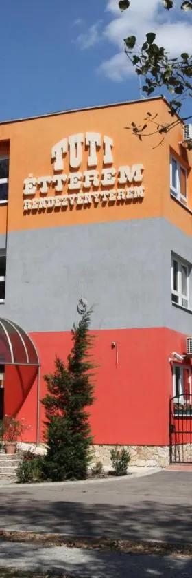 扎罗机场酒店 ，位于Tököl的酒店