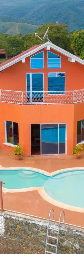 Chalet Castillo，位于El Estor的酒店