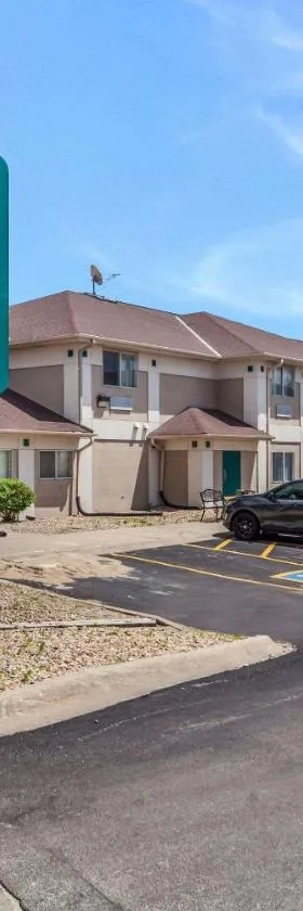 Quality Inn & Suites Omaha Chalco，位于奥马哈的酒店