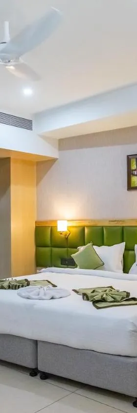 THE M HOTEL，位于赖布尔的酒店