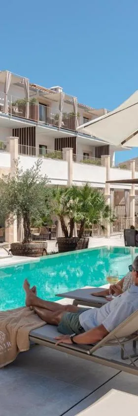Ynaira hotel & Spa，位于阿瑞安妮的酒店