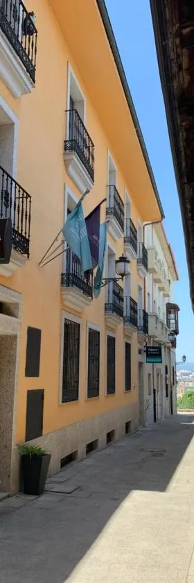 Hotel Los Templarios，位于蓬费拉达的酒店