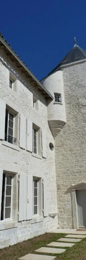 Logis de Pierre Levée，位于Bessines的酒店