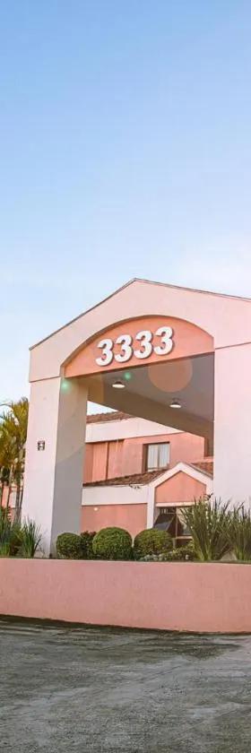 Fênix Hotel Varginha，位于瓦尔任阿的酒店