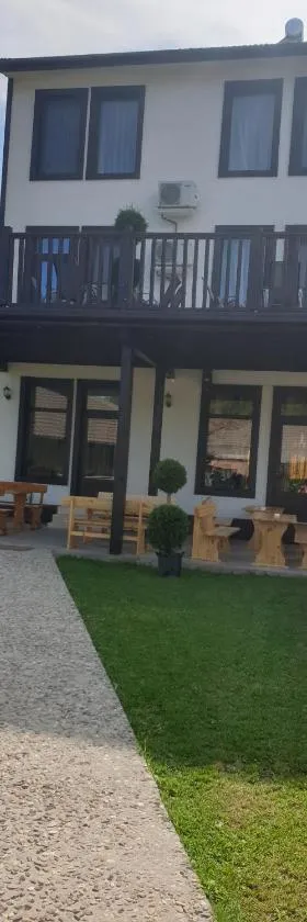 БЯЛАТА КЪЩА，位于Chakalarovo的酒店