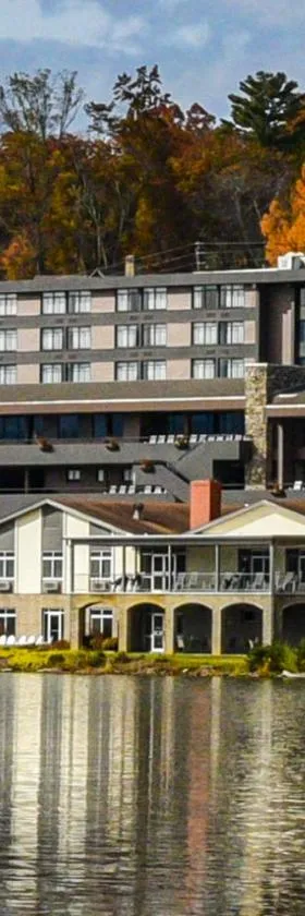 The Terrace Hotel at Lake Junaluska，位于Lake Junaluska的酒店