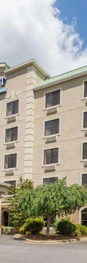 阿什维尔/比尔特莫尔贝蒙特旅馆套房酒店，位于阿什维尔的酒店
