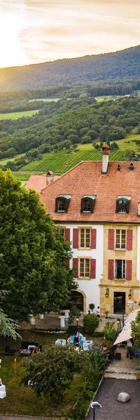 Hôtel Restaurant Bellevue，位于Onnens的酒店