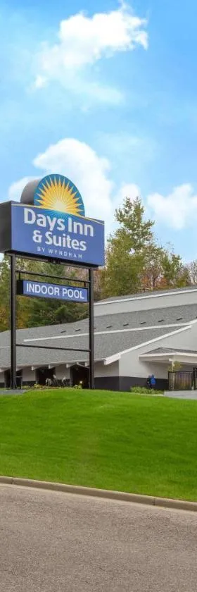 Days Inn & Suites by Wyndham Wisconsin Dells，位于威斯康星戴尔的酒店