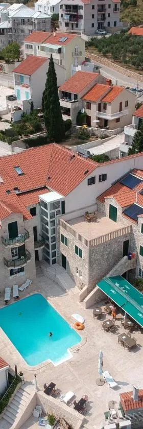 Hotel Ivan Dujmović Dvori，位于波尔的酒店