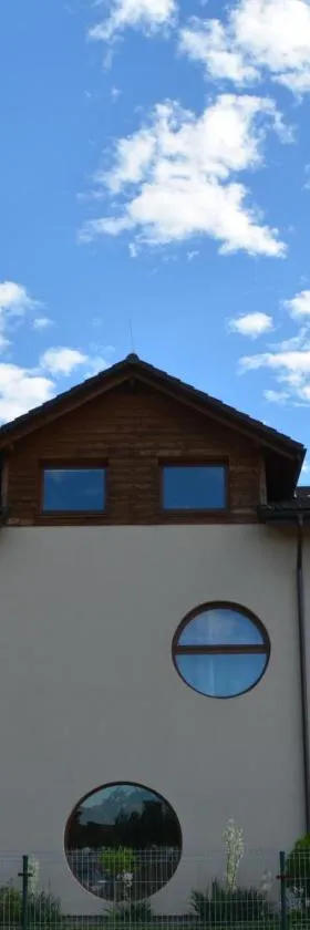 Hotel Tenis，位于Chrząstowice的酒店