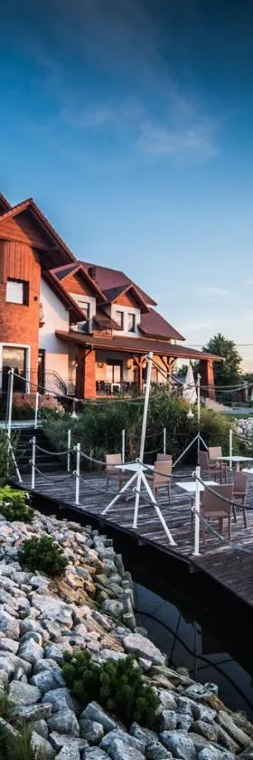 Hotel Grodzisko，位于马佐夫舍地区格罗济斯克的酒店