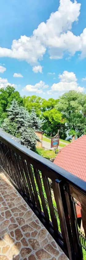 Gościniec Skolimówka Restauracja i pokoje ze śniadaniem na Kaszubach，位于切米诺的酒店