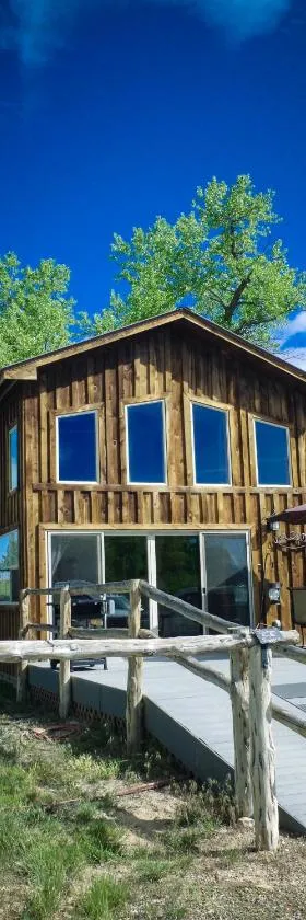Rustic Hideaway，位于科尔特斯的酒店