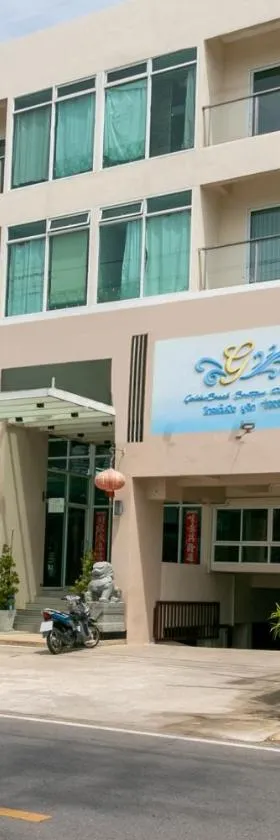 Golden Beach Boutique Resort，位于班武里府的酒店