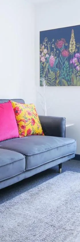 New street Luxury town house in the centre of Holt with free PARKING for one car，位于霍尔特的酒店