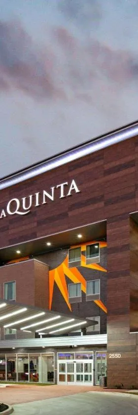 La Quinta Inn & Suites DFW West-Glade-Parks，位于尤利斯的酒店