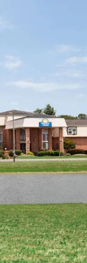Days Inn and Suites by Wyndham Sikeston，位于塞克斯顿的酒店