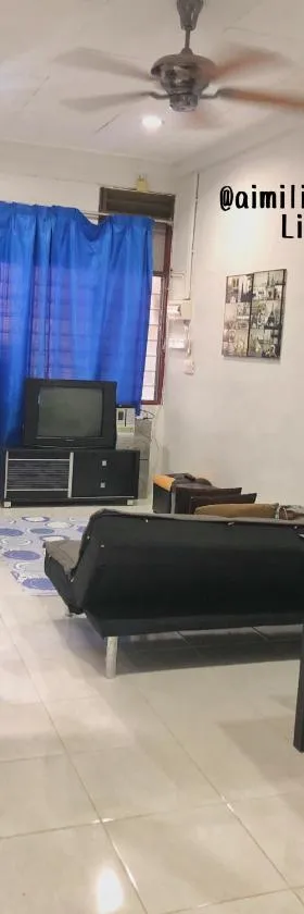 Aimilin Homestay，位于Kampong Ibus的酒店