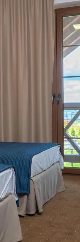 HOTEL CICHA WODA NIEPORĘT，位于涅波伦特的酒店