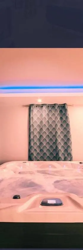 Le loft en bulles，位于Saint-Maurin的酒店