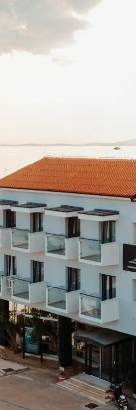 the Loža - seaside festival hotel，位于诺瓦利娅的酒店