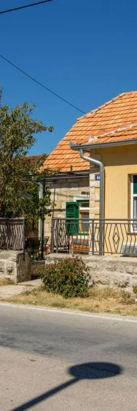 Apartman Ivan，位于德尔尼什的酒店