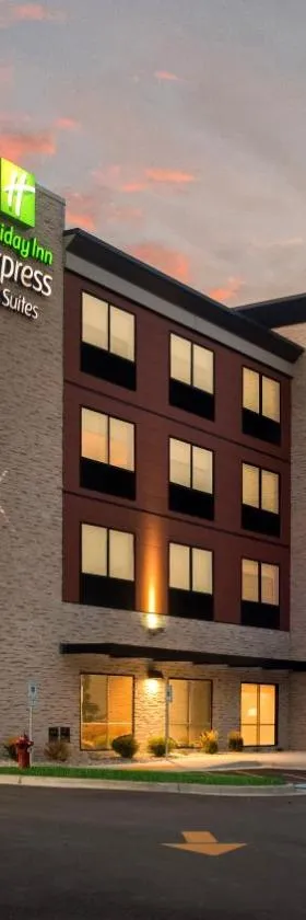 Holiday Inn Express & Suites Racine by IHG，位于拉辛的酒店