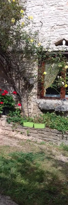 petite maison au paradis，位于La Neuvelle-lès-Scey的酒店