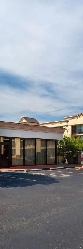 Days Inn by Wyndham Hampton Near Coliseum Convention Center，位于汉普顿的酒店