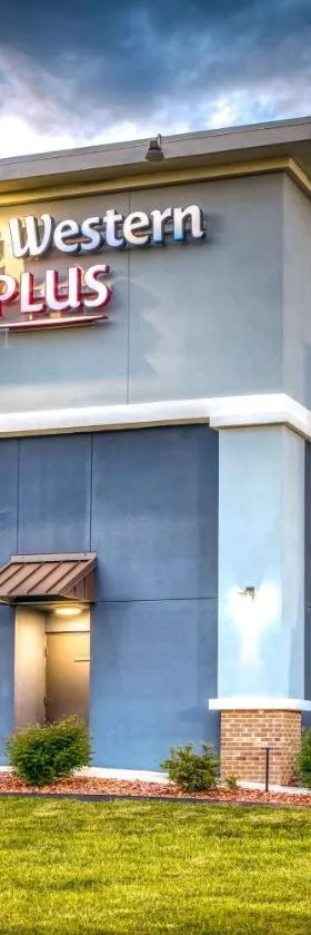 贝斯特韦斯特优质普拉斯亚德金谷套房酒店，位于Jonesville的酒店