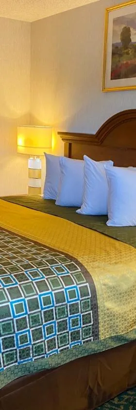 Harrisonville Inn & Suites，位于Harrisonville的酒店