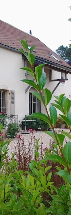 Le Repos Coquelicot，位于Montillot的酒店