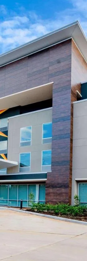 La Quinta Inn & Suites Katy-Mills by Wyndham Katy，位于凯蒂的酒店