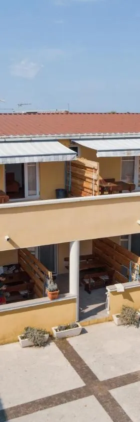 Guesthouse Lastavica，位于诺瓦利娅的酒店
