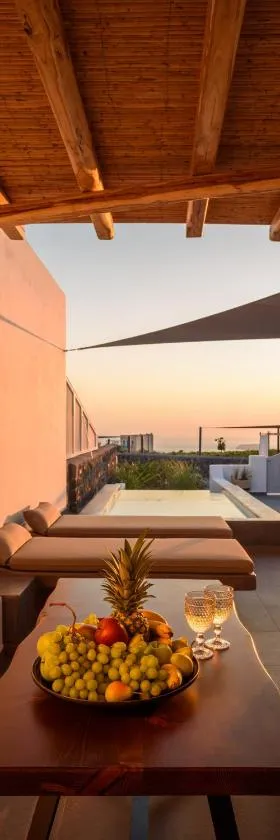 Soil of Sun Luxury Villas，位于梅加洛克里的酒店