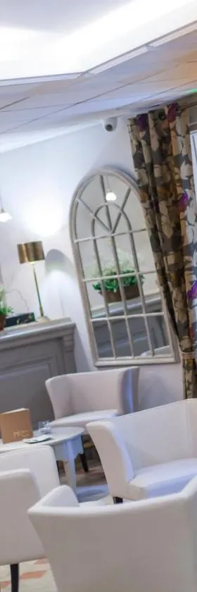 Logis Hostellerie des Clos et restaurant Bistrot des grands crus，位于沙布利的酒店
