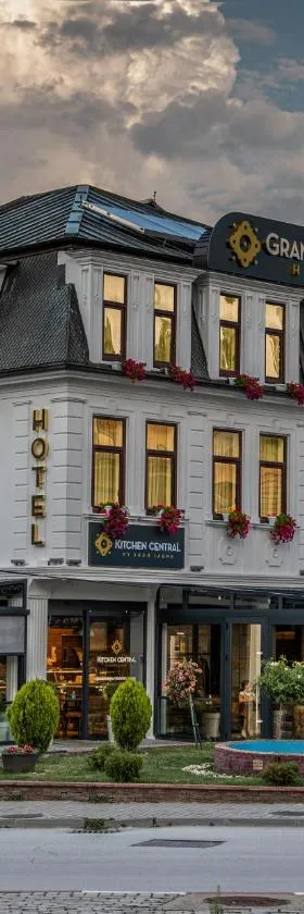 Grand Central Hotel，位于比托拉的酒店