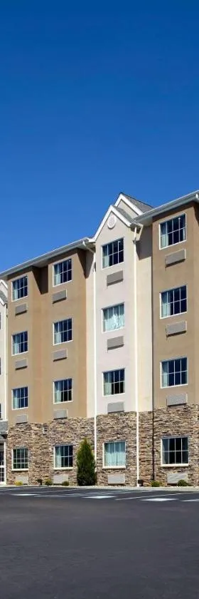 Microtel Inn & Suites by Wyndham New Martinsville，位于New Martinsville的酒店